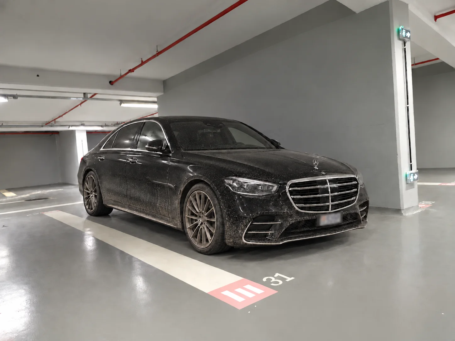 Mercedes Classe S noire - Albert Outside