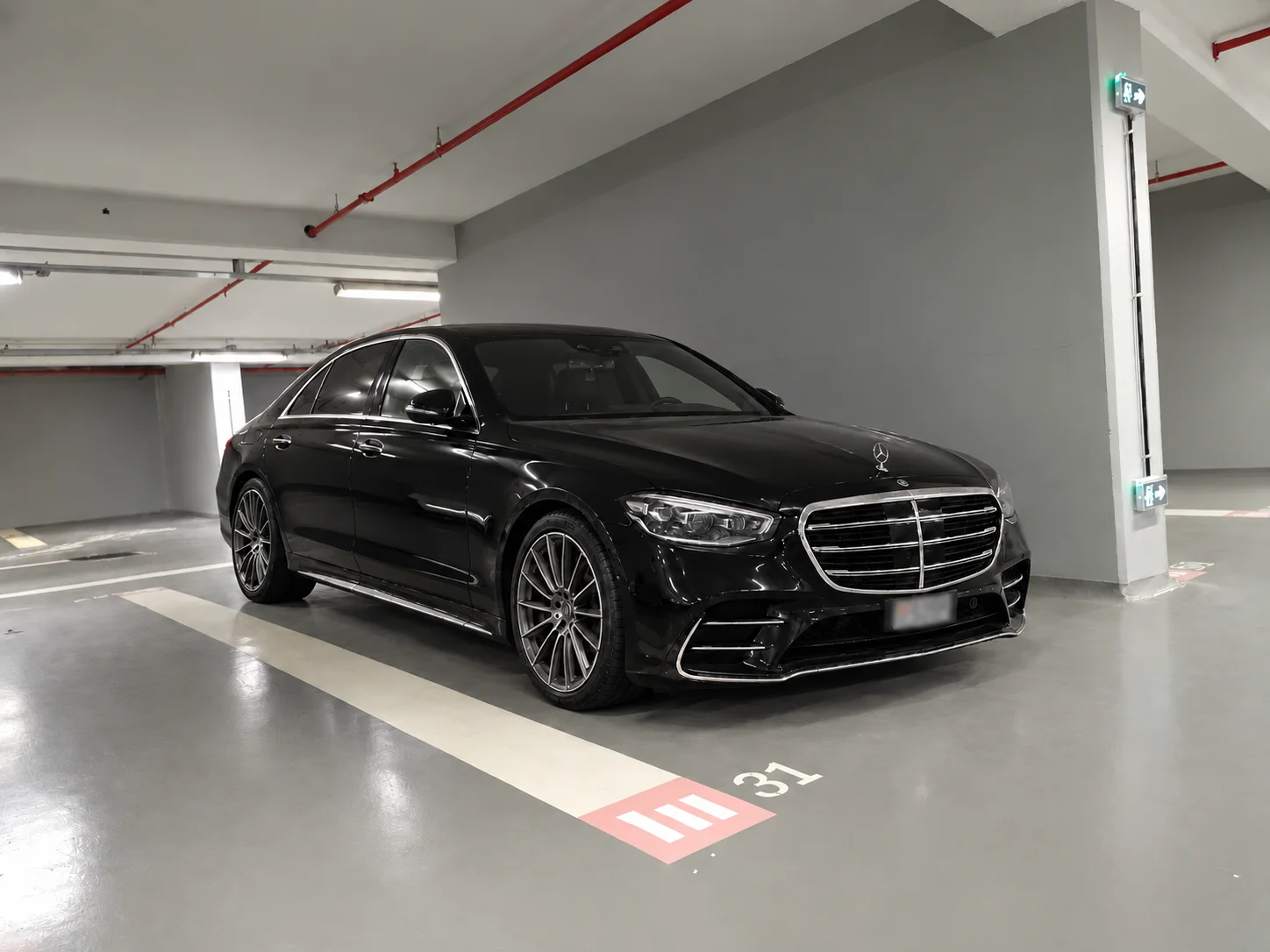 Mercedes Classe S noire après nettoyage automobile à Monaco